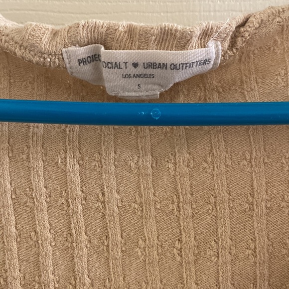 Beige very cropped urban outfitters tee - Picture 2 of 3